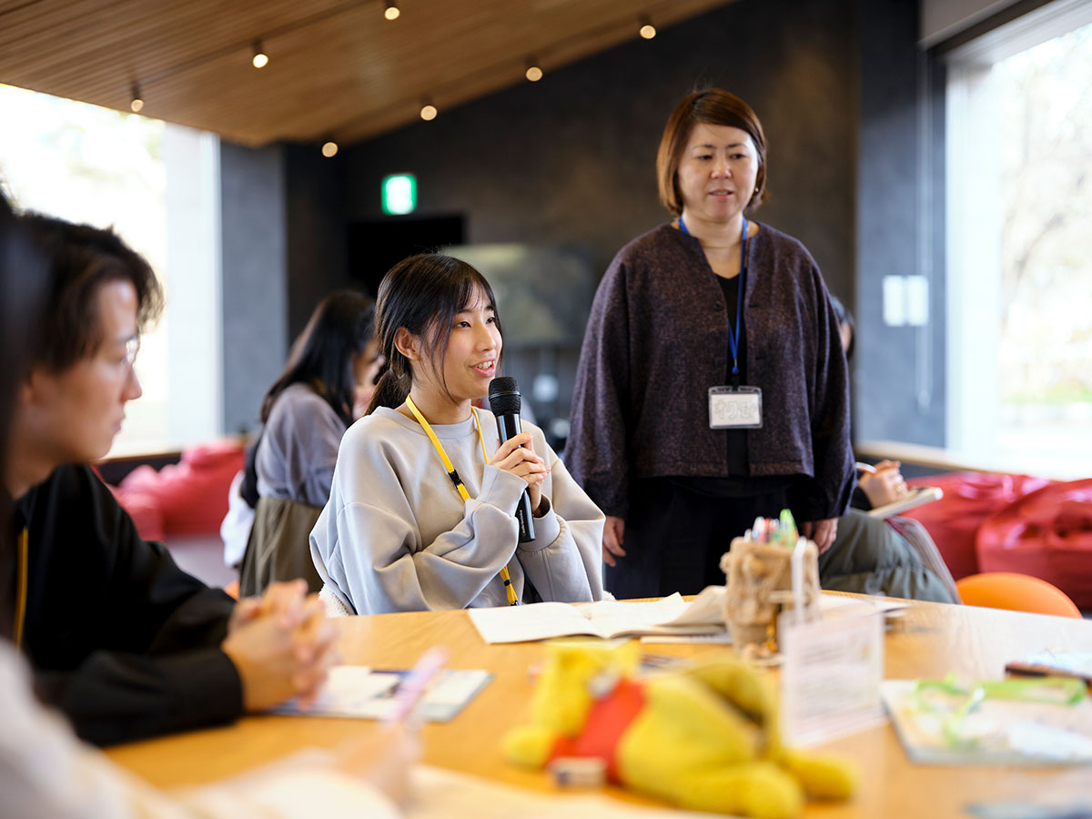 SCARTS×CoSTEPアート&サイエンスプロジェクト 札幌市立高校特別プログラム「あかさかな」 現場&研究者の視点イメージ画像8