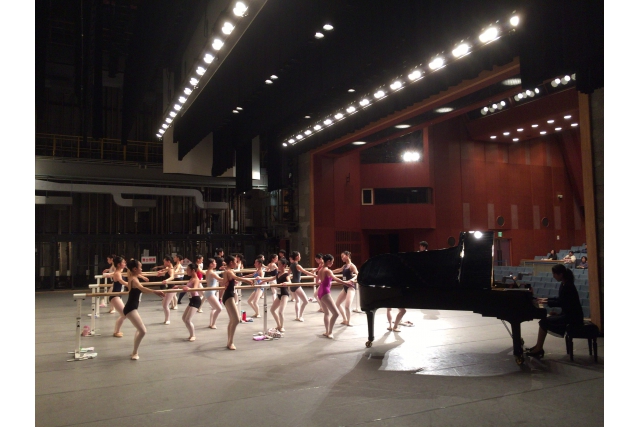 新国立劇場バレエ団プリンシパルダンサーのピアノの生演奏による！ バレエ経験者向けワークショップイメージ2枚目